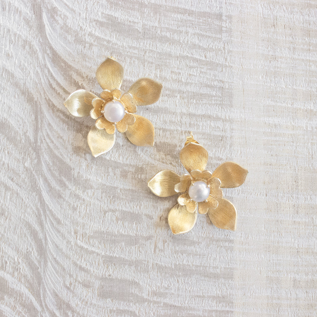 Gigi Earrings | Pearl
